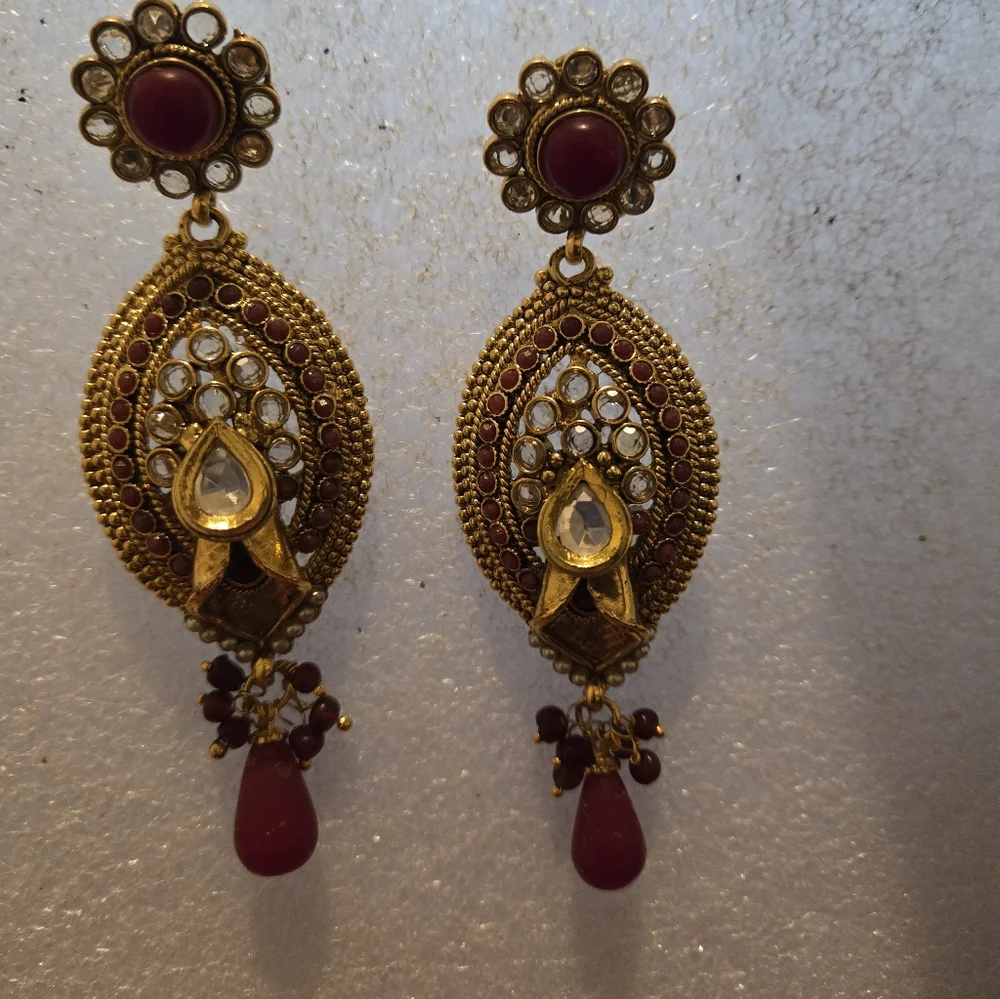 Elegant Gold and Red Dangle Earrings - Picture 3 of 4